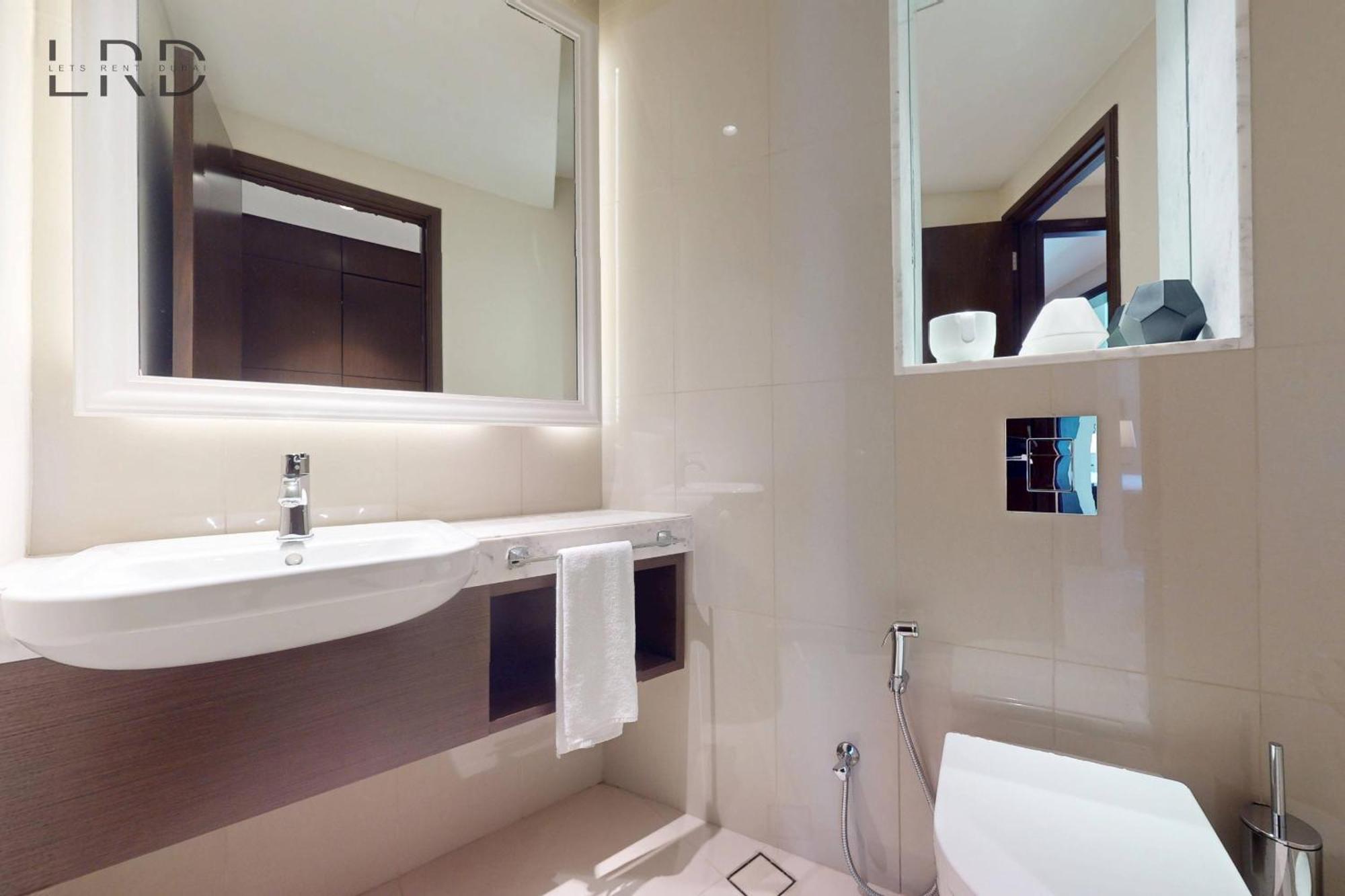 Iconic Burj View In Downtown Apartment Dubai
